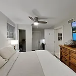 Private Rooms At Miami Centrally Located With Free Parking